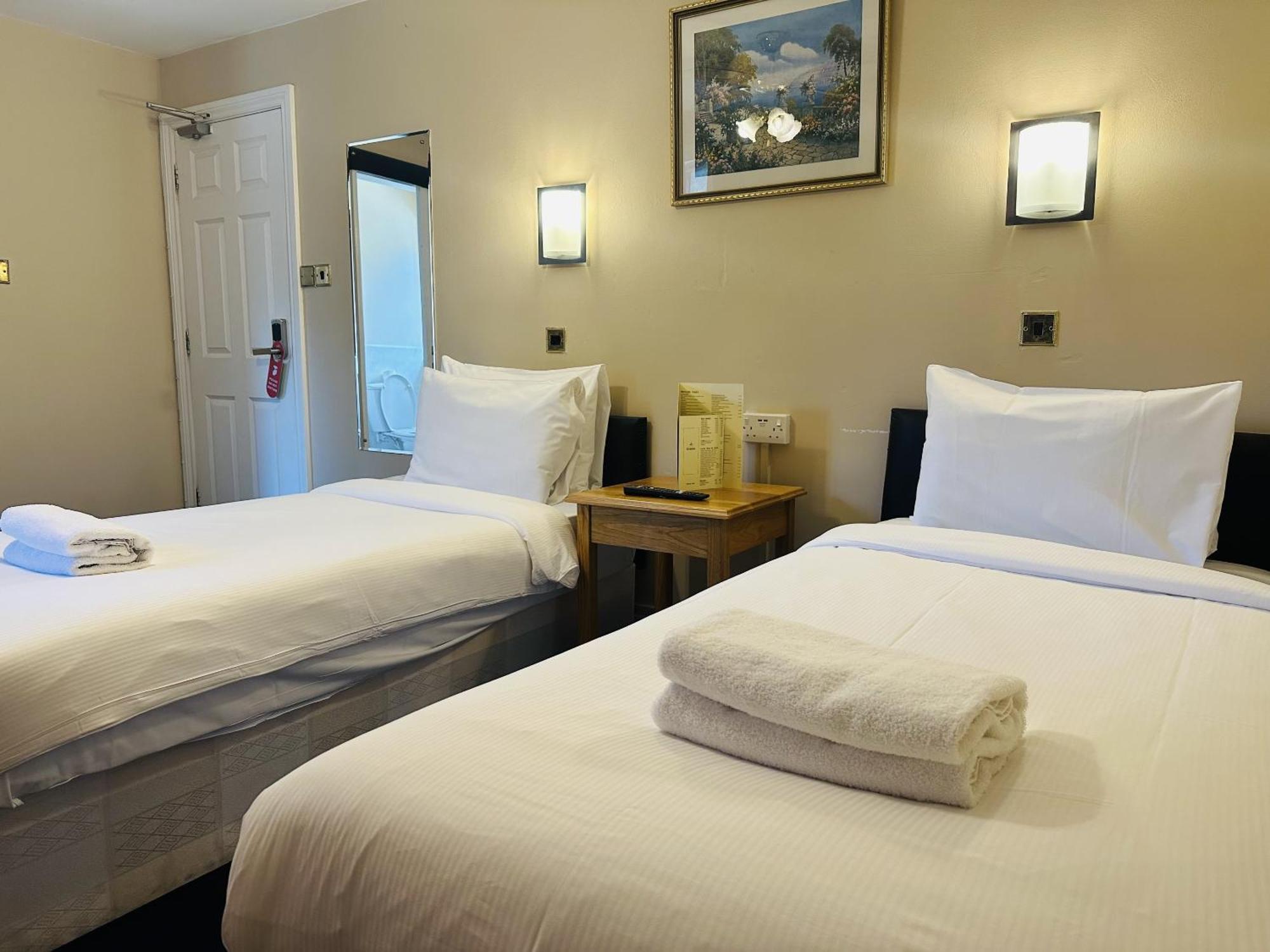 Woodcock Inn Felbridge Esterno foto
