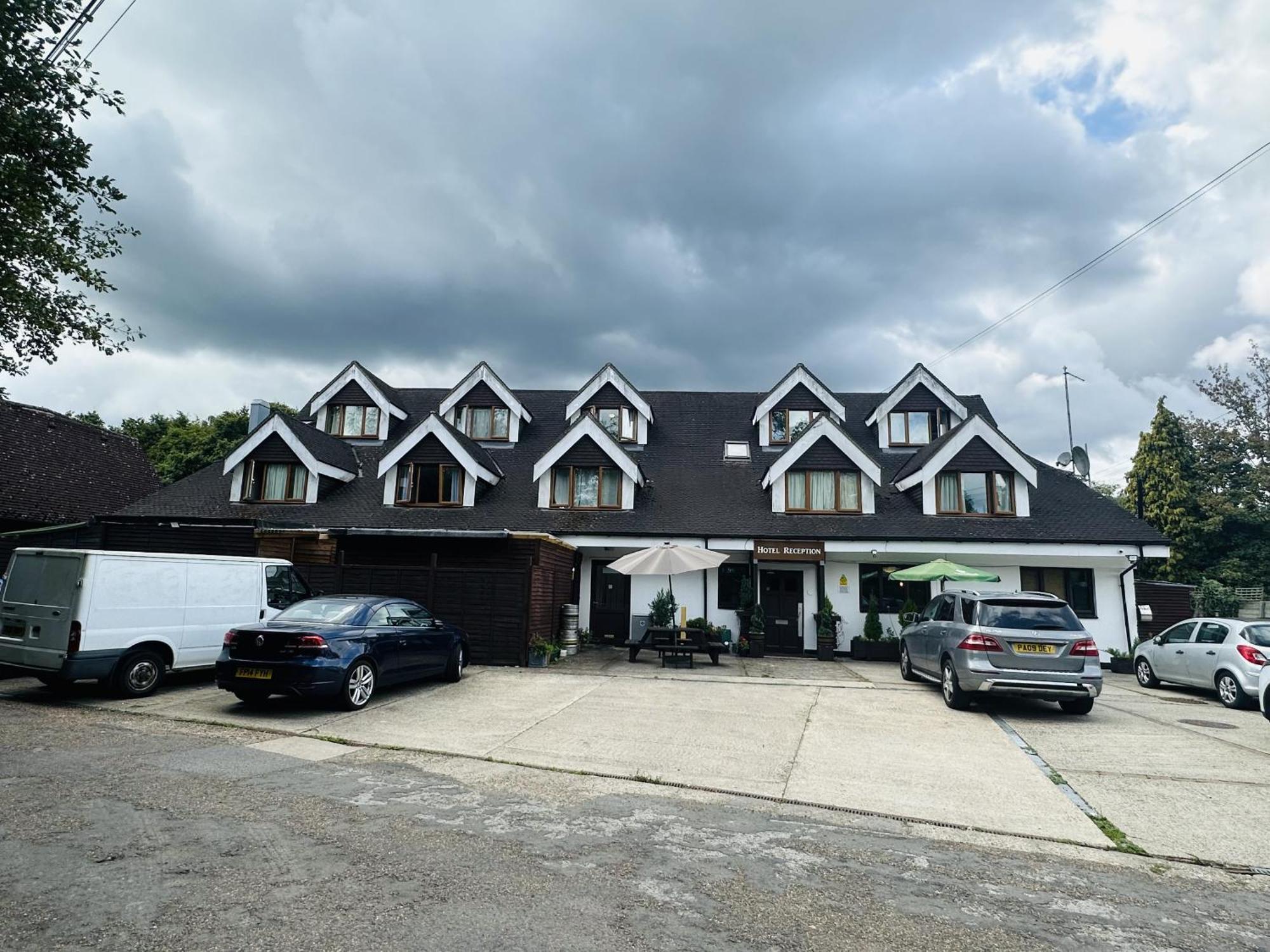 Woodcock Inn Felbridge Esterno foto